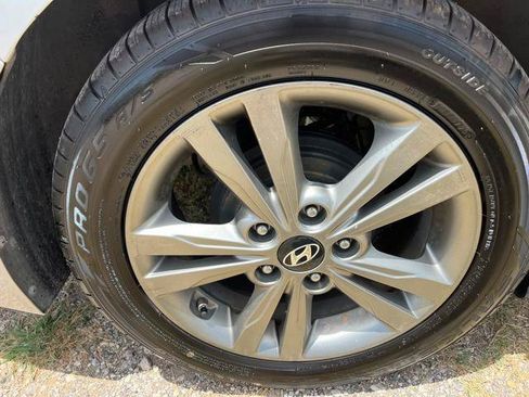 Used 2017 Hyundai Elantra Value Edition w/ Cargo Package FWD image 9