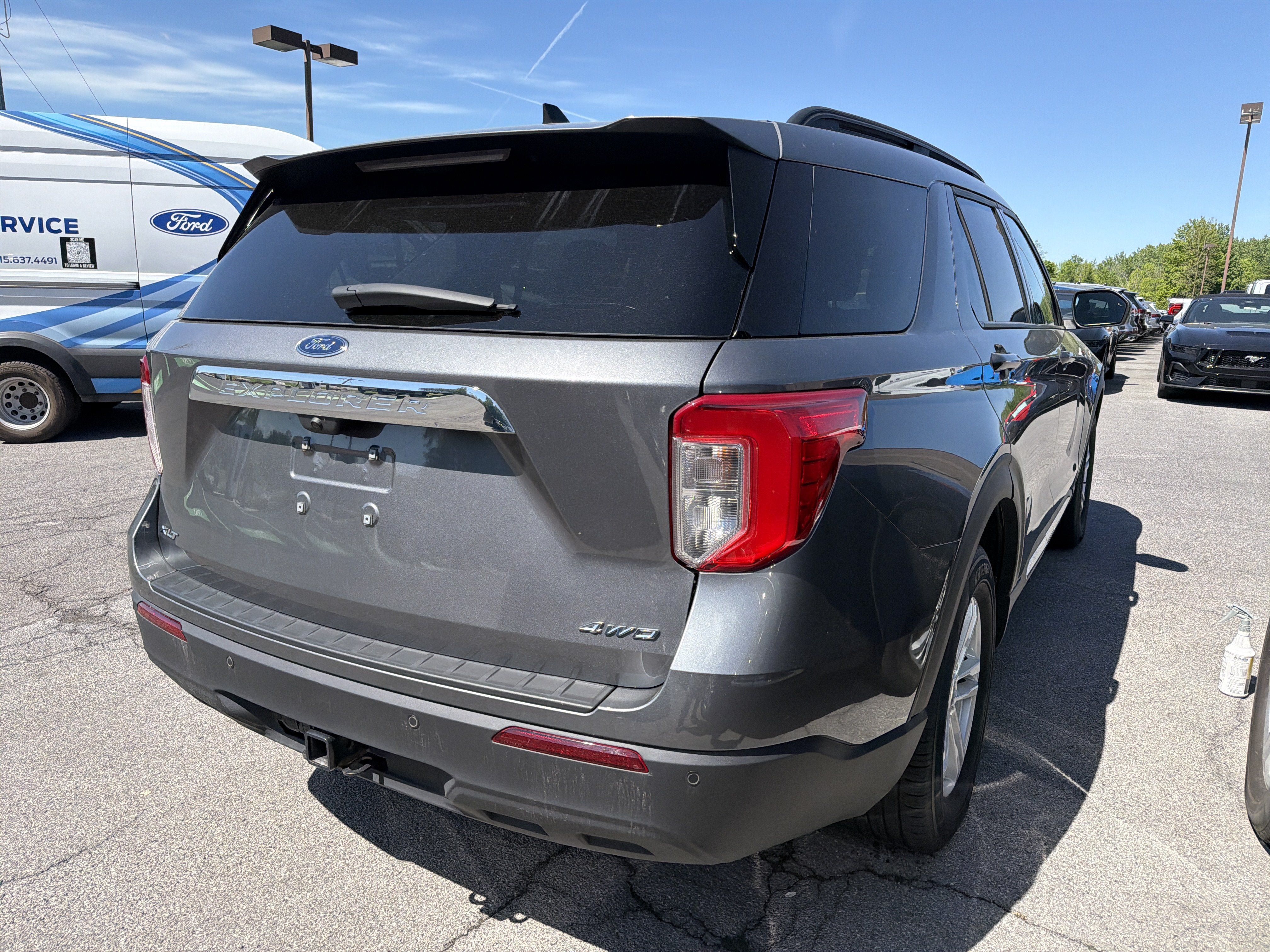 Used 2023 Ford Explorer XLT w/ Class IV Trailer Tow Package AWD/4WD image 7