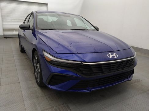 Used 2025 Hyundai Elantra Sport FWD image 13