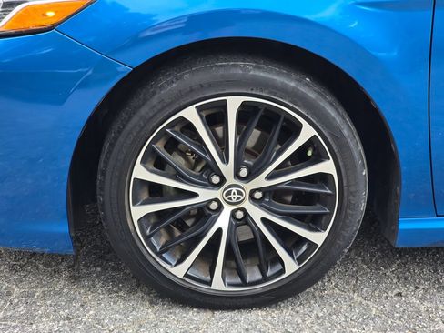 Used 2020 Toyota Camry SE FWD image 10
