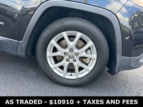 Used 2016 Jeep Cherokee Sport FWD image 8