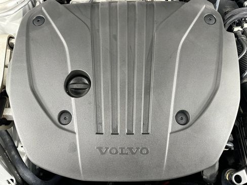 Used 2022 Volvo XC60 B5 Momentum w/ Protection Package Premier image 29