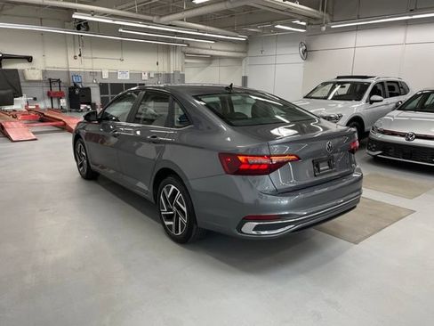 Used 2023 Volkswagen Jetta SEL FWD image 2