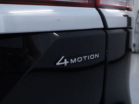 Used 2024 Volkswagen Atlas SE AWD/4WD image 11