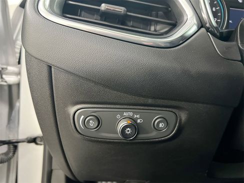 Used 2020 Chevrolet Equinox Premier image 17