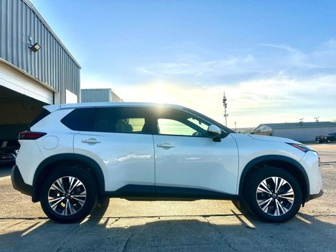 Used 2021 Nissan Rogue SV image 8