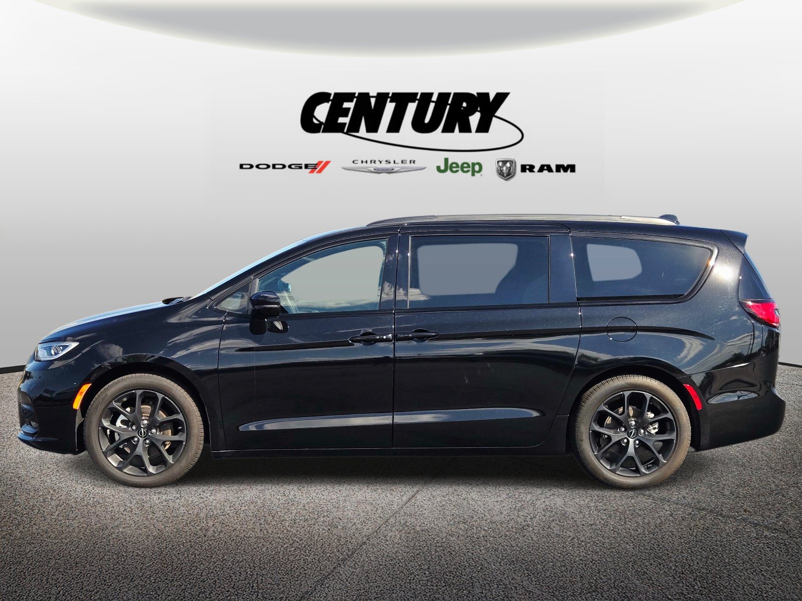 Used 2024 Chrysler Pacifica Limited w/ S Appearance Package FWD image 7