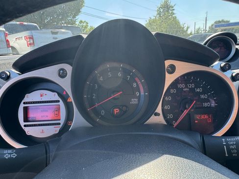 Used 2009 Nissan 370Z Touring RWD image 15