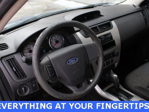 Used 2009 Ford Focus SE image 2