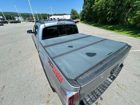 Used 2023 Toyota Tacoma TRD Off-Road w/ Technology Package AWD/4WD image 16