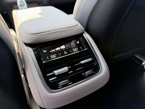 Certified 2026 Volvo XC90 B6 Plus AWD/4WD image 15