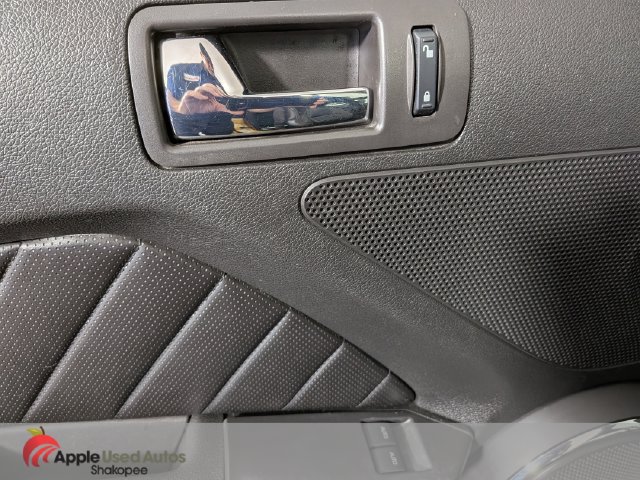 Used 2010 Ford Mustang Coupe RWD image 11