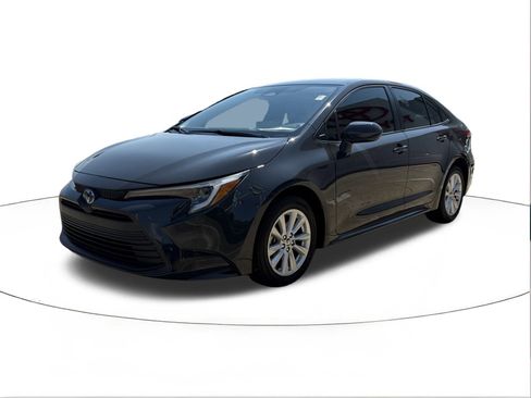 Used 2024 Toyota Corolla LE image 4