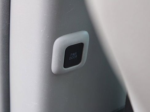 Used 2015 Toyota Sienna XLE Premium image 26