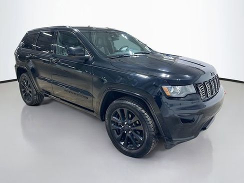 Used 2019 Jeep Grand Cherokee Altitude image 5