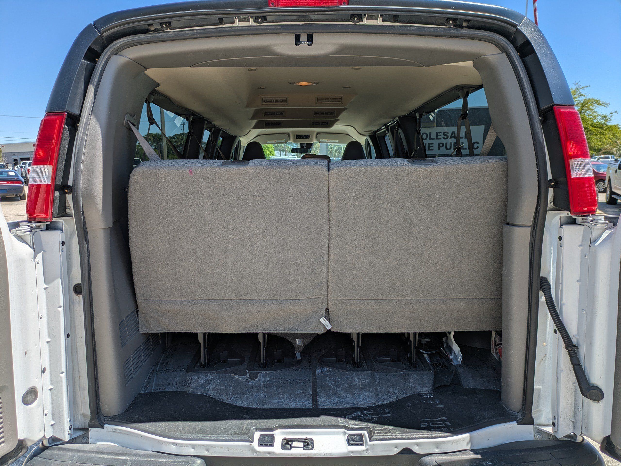 Used 2024 Chevrolet Express 3500 LT w/ LT Preferred Equipment Group RWD image 13