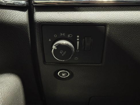 Used 2020 Jeep Grand Cherokee Limited AWD/4WD image 31