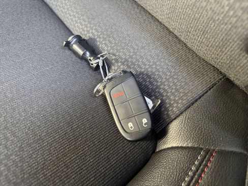 Used 2025 Jeep Compass Trailhawk AWD/4WD image 21