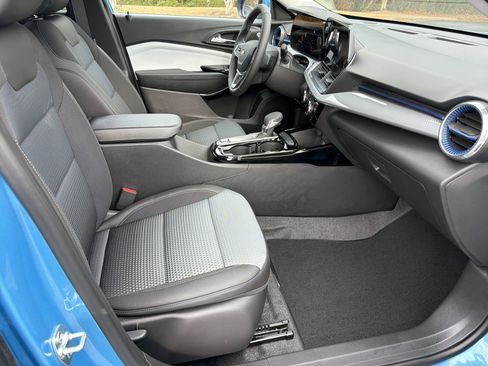 Used 2026 Chevrolet Trax LT w/ LT Convenience Package image 13