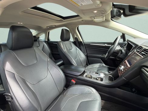 Used 2020 Ford Fusion Energi Titanium FWD image 28