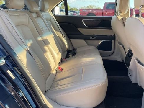 Used 2017 Lincoln Continental Select w/ Climate Package image 15
