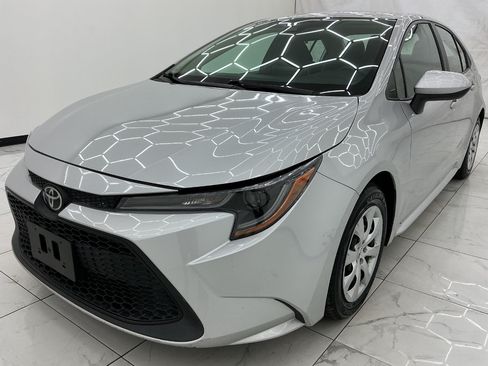 Used 2021 Toyota Corolla LE FWD image 1