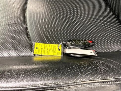 Used 2017 RAM 1500 Laramie image 13