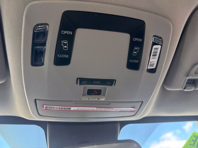 Used 2024 Toyota Sienna LE AWD/4WD image 28