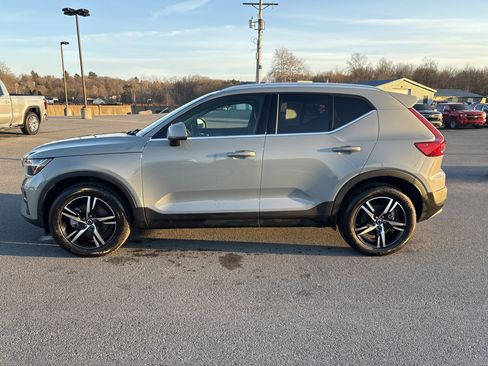 Used 2025 Volvo XC40 B5 Core image 7