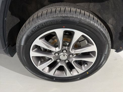 Used 2018 Jeep Grand Cherokee Limited w/ Luxury Group II image 6