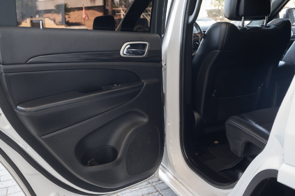 Used 2021 Jeep Grand Cherokee Laredo X RWD image 37