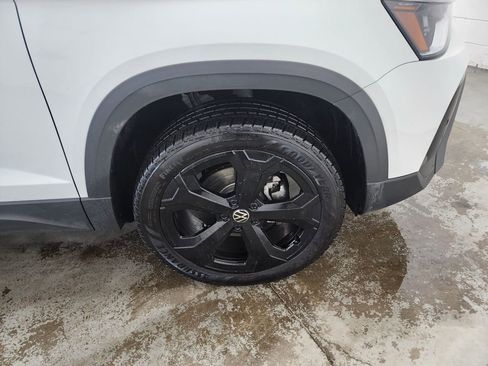 Used 2025 Volkswagen Taos SE image 46