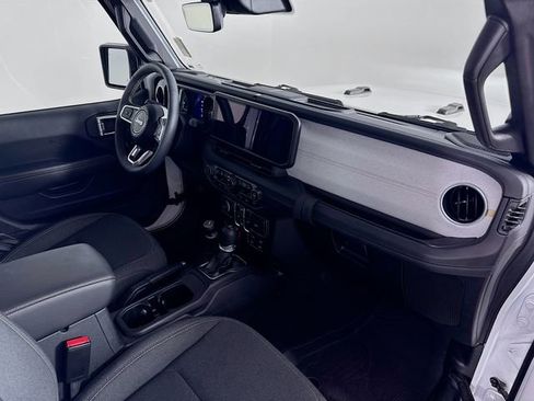 Used 2024 Jeep Wrangler Unlimited Sahara w/ Technology Group AWD/4WD image 35