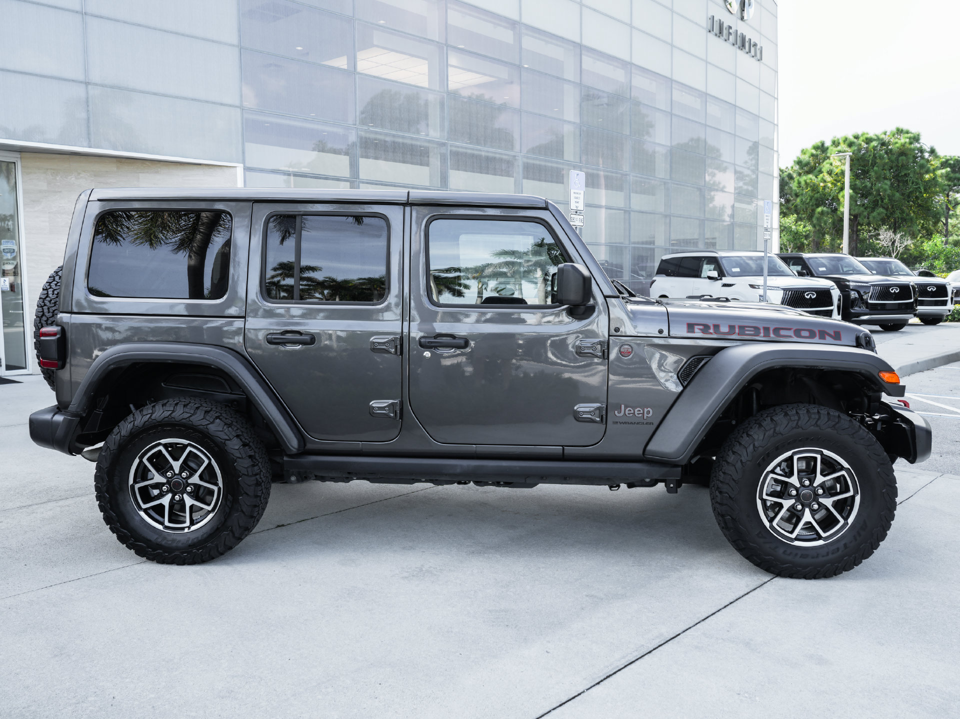 Used 2025 Jeep Wrangler Unlimited Rubicon AWD/4WD image 28
