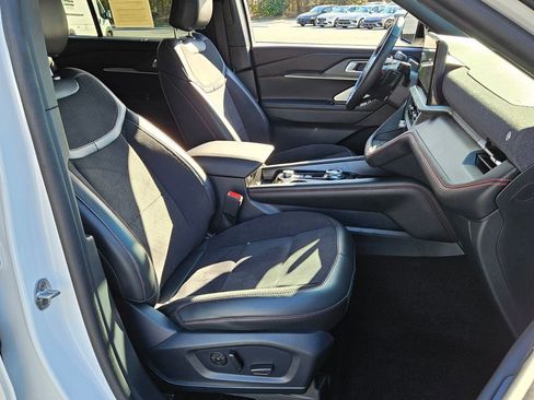 Used 2025 Ford Explorer ST image 16