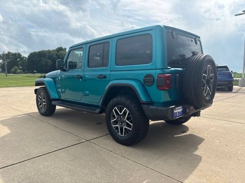 Used 2024 Jeep Wrangler Unlimited Sahara w/ Technology Group AWD/4WD image 6