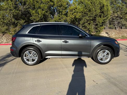 Used 2025 Audi Q5 e Prestige w/ Prestige Package image 4