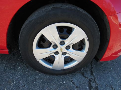 Used 2018 Chevrolet Cruze LS image 9