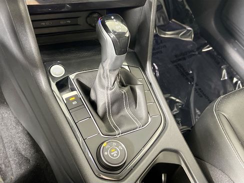 Used 2022 Volkswagen Tiguan SE image 16