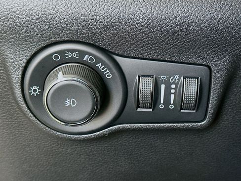 Used 2025 Jeep Compass Limited AWD/4WD image 17