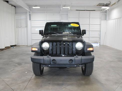 Used 2023 Jeep Gladiator Sport image 3