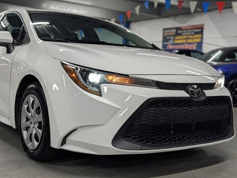Used 2021 Toyota Corolla LE image 9