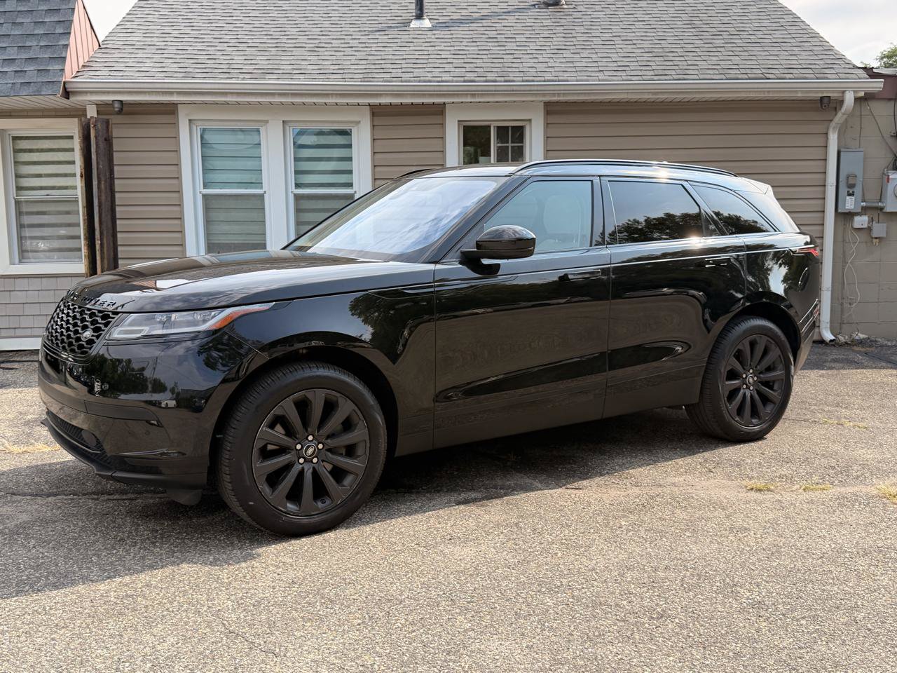 Used 2019 Land Rover Range Rover Velar S AWD/4WD image 2