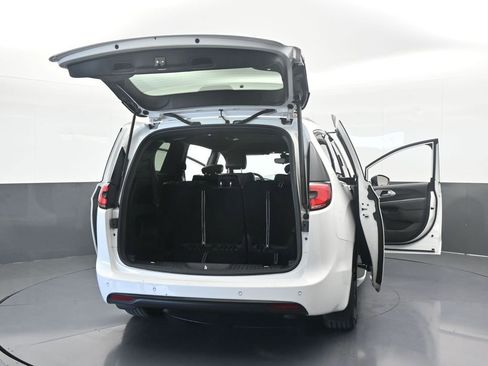 Used 2023 Chrysler Pacifica Touring-L w/ S Appearance Package image 78