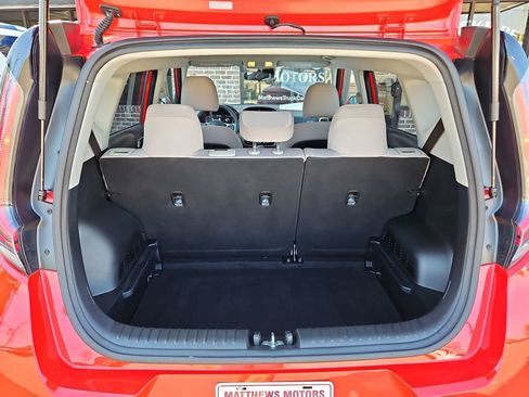 Used 2025 Kia Soul LX FWD image 26