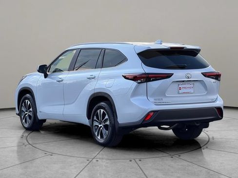 Certified 2026 Toyota Highlander XLE AWD/4WD image 4