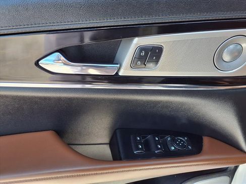 Used 2022 Lincoln Nautilus Reserve w/ Equipment Group 202A image 22