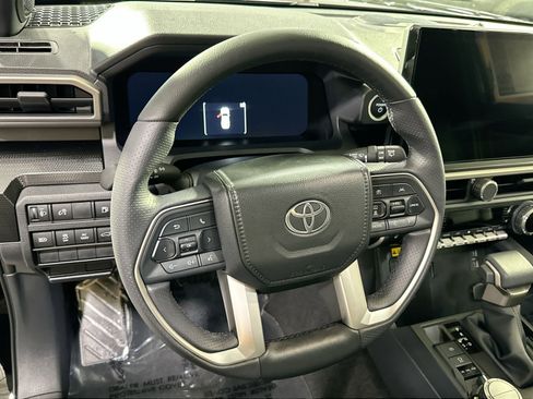 Used 2025 Toyota 4Runner Limited image 18