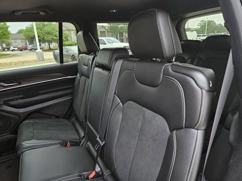 New 2026 Jeep Grand Cherokee L 2WD image 32