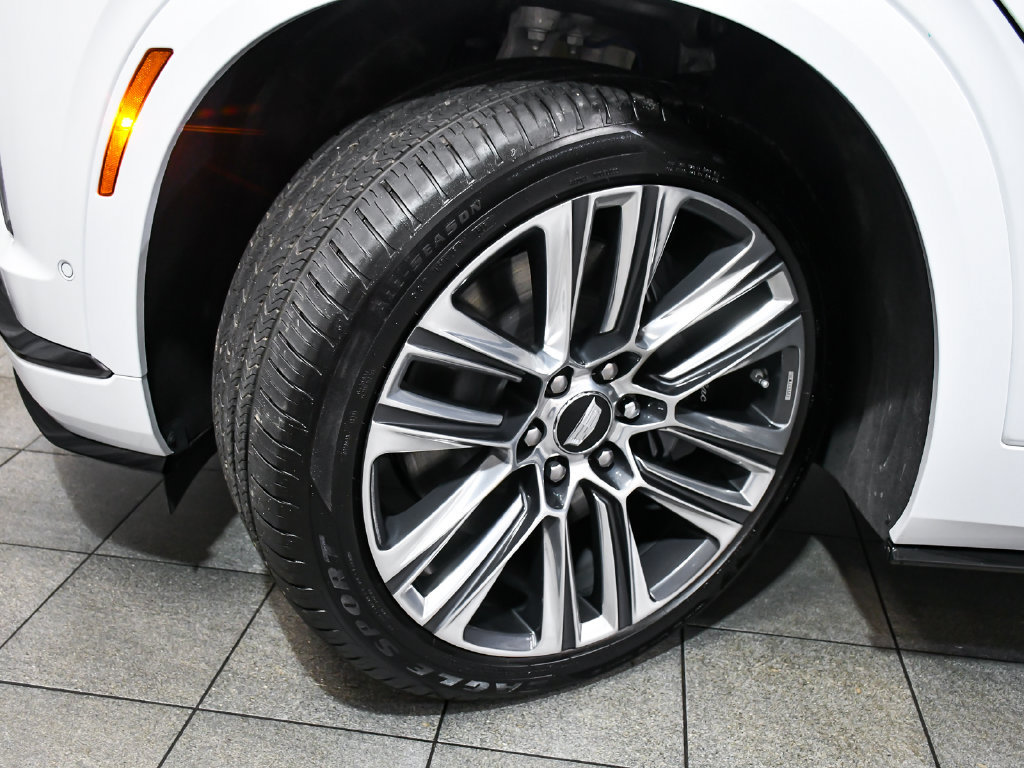 Used 2026 Cadillac Vistiq Platinum w/ LPO, Floor Liner Package AWD/4WD image 7